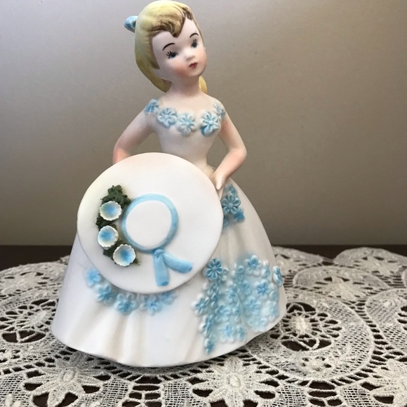 Vintage Lady Vase- Baby Blue and White ESD - Picture 4 of 12